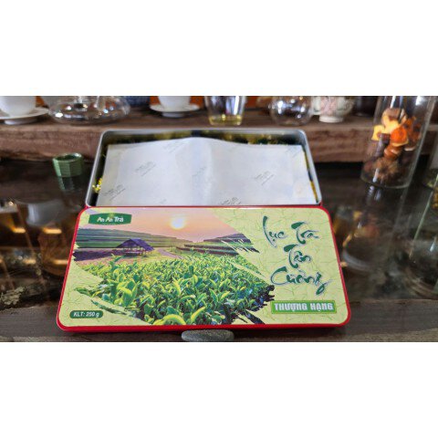 Lục Trà Tân Cương , đóng gói 10gr đựng trong hộp thiếc 100gr